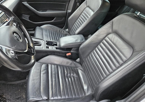 Volkswagen Passat cena 59900 przebieg: 221000, rok produkcji 2016 z Łobez małe 596